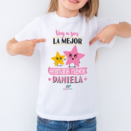 https://www.lavidaesalgomas.com/22243-large_default/camiseta-personalizada-voy-a-ser-la-mejor-hermana-mayor.jpg