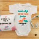 BODY PERSONALIZADO ABIERTO HOMBRO "NUESTRO PRIMER DÍA DEL PADRE JUNTOS" M/C - DINOS NARANJA/MINT + CAJA REGALO