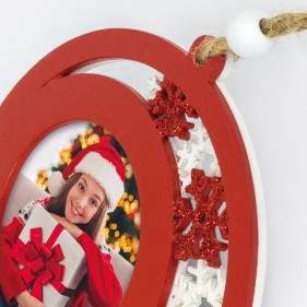 ADORNO COLGANTE NAVIDAD DE MADERA PERSONALIZABLE BOLA COPOS - RED